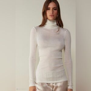 intimissimi Long-sleeve High-Neck
Tubular Top in Wool and Silk White Ivory S